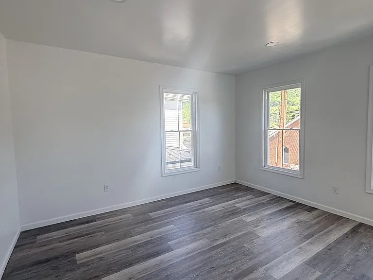526 N 2nd St #1 — Photo 9