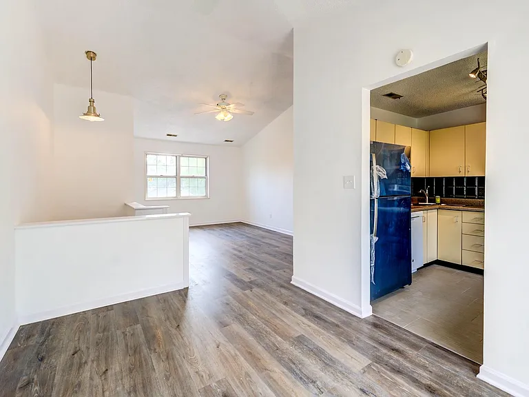1640 E Swan Cir — Photo 9