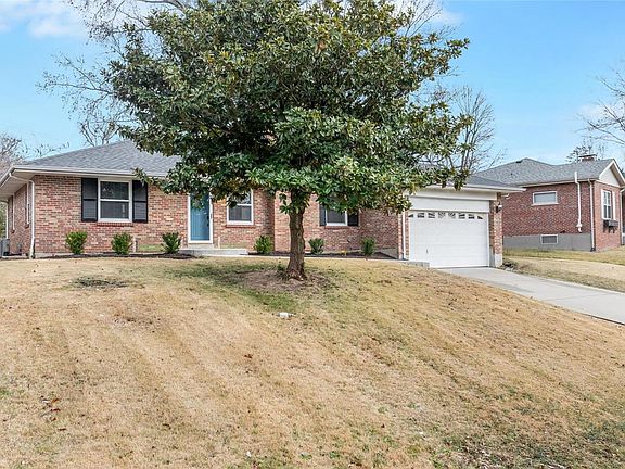 3rd image of 126 Blackthorn Dr