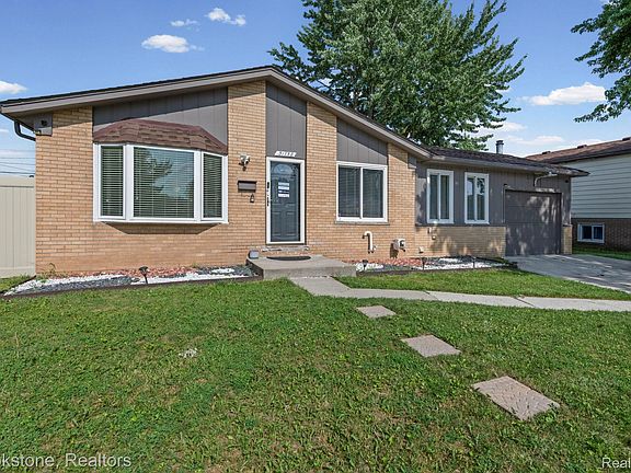 4th image of 31758 Eiffel Ave