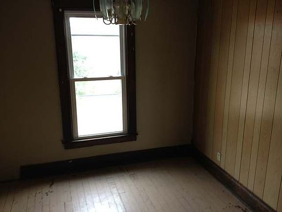 4th image of 415 S 4th Ave