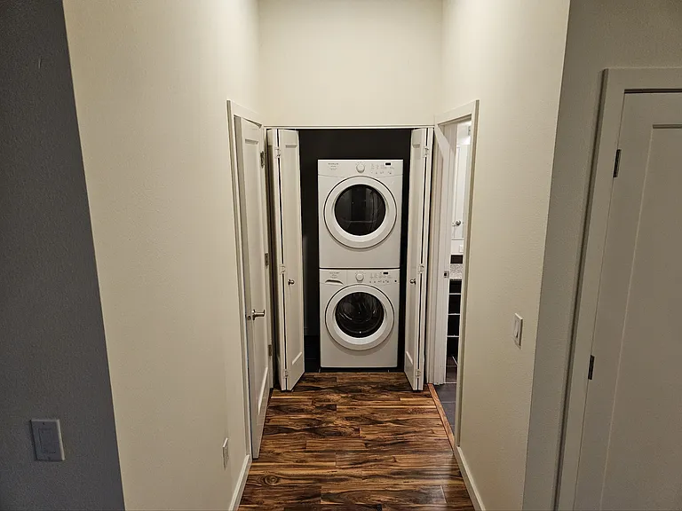 433 SE Washington St — Photo 8