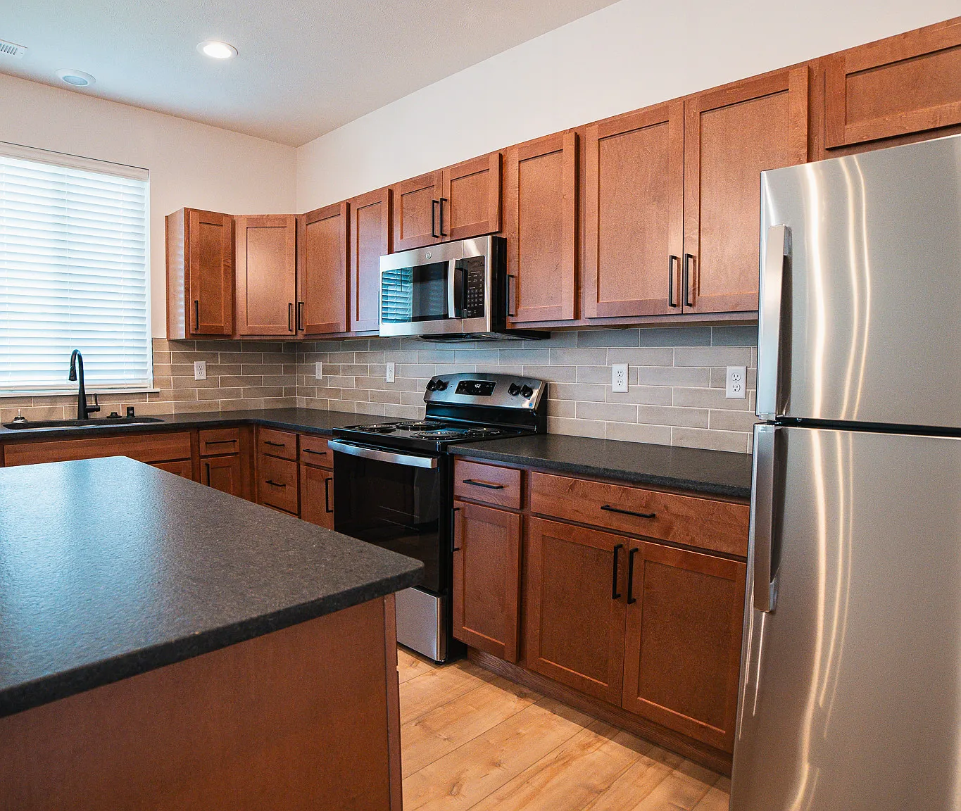 3 bed, 1829 sqft, $2,695 — Photo 3