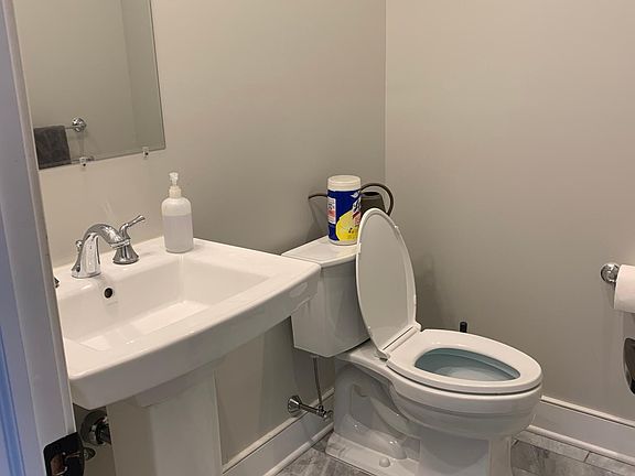 4th image of 400 Lincoln Ave