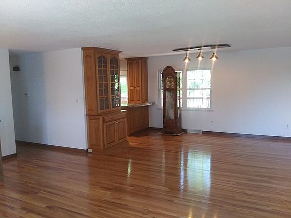 2nd image of 1803 Hayselton Dr