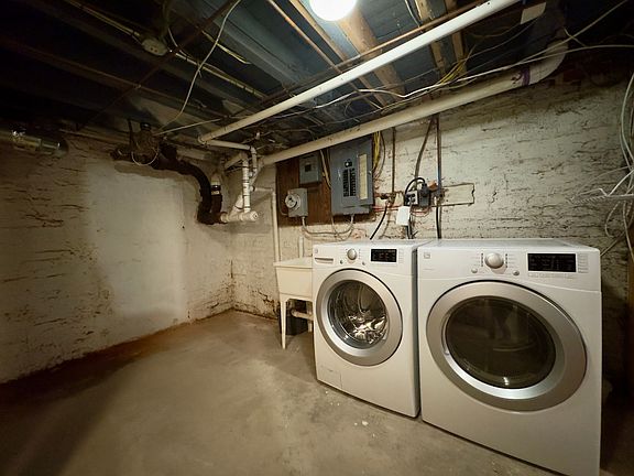 5th image of 2612 E Fairmount Ave