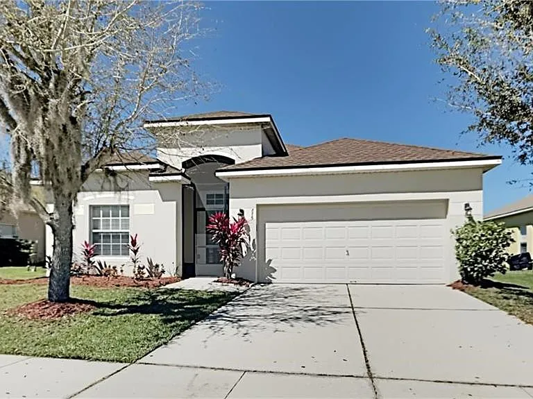 876 Hacienda Cir — Photo 1