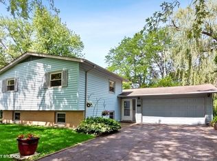 7156 Edgebrook Ln, Hanover Park, IL 60133