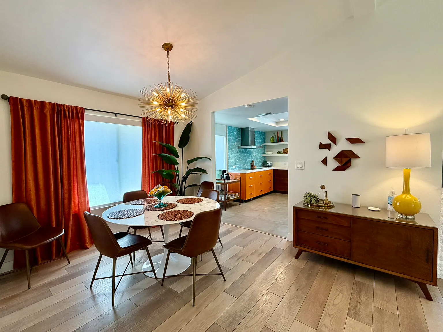 3 bed, 1584 sqft, $6,800 — Photo 3