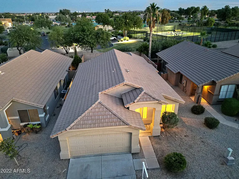 31111 N Claridge Cir — Photo 1