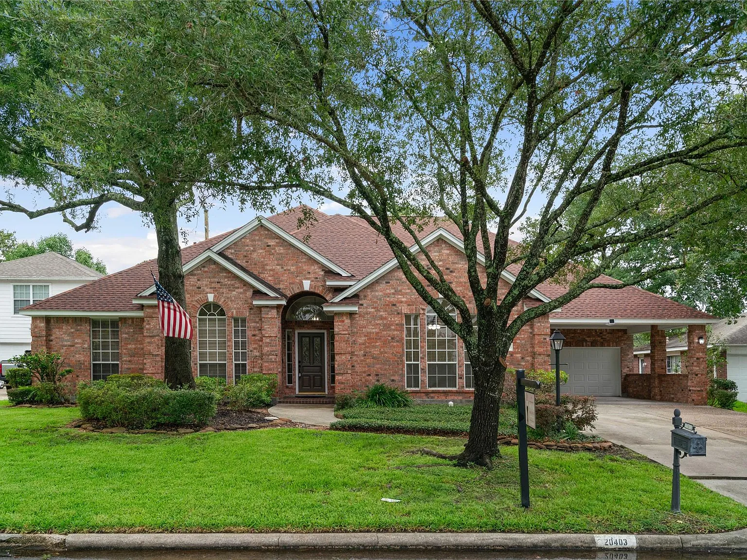 4 bed, 3.0 bath, 2805 sqft, $3,200 — Photo 2