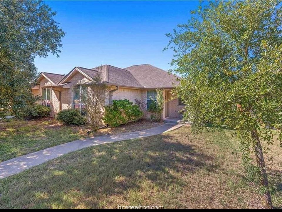 1st image of 901-903 Crepe Myrtle St