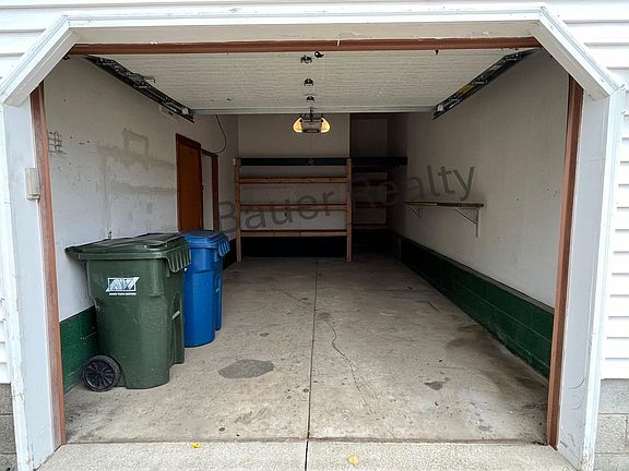 5th image of 218 Johns St