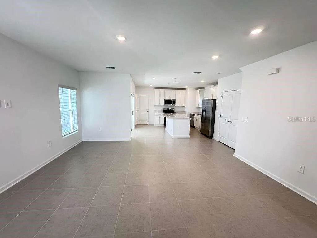 3 bed, 2.5 bath, 1795 sqft, $2,600 — Photo 3