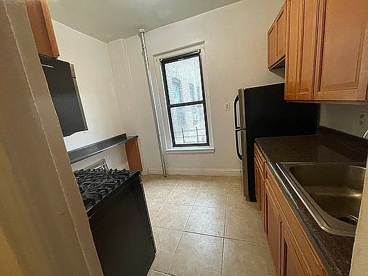 2nd image of 29 E 17th St #4