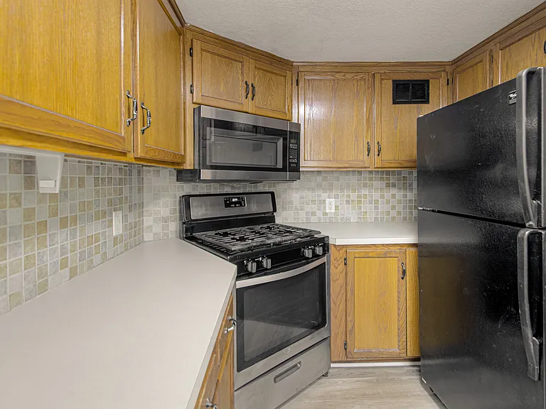 7800 Jefferson St — Photo 11