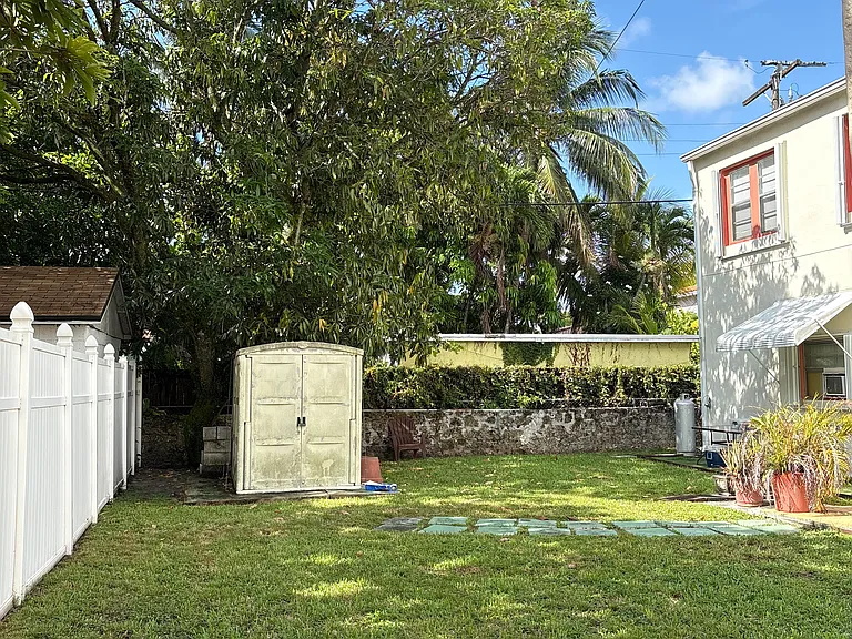 3070 SW 14th St — Photo 21