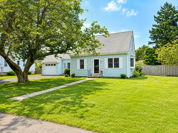 82 Laurel St, Stratford, CT 06615
