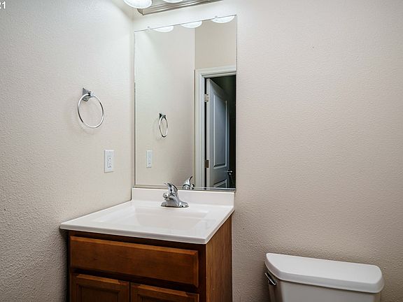 5th image of 10919 NE 8th Cir