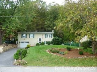 18 Vassar Rd, Newfoundland, NJ 07435