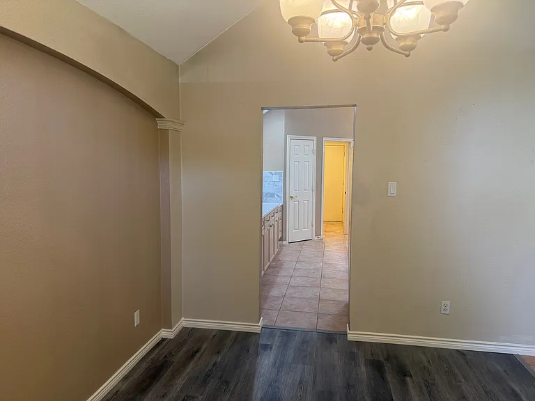 9200 Fairwood Ct — Photo 12