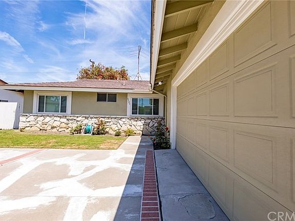 5th image of 6121 Acacia Ave