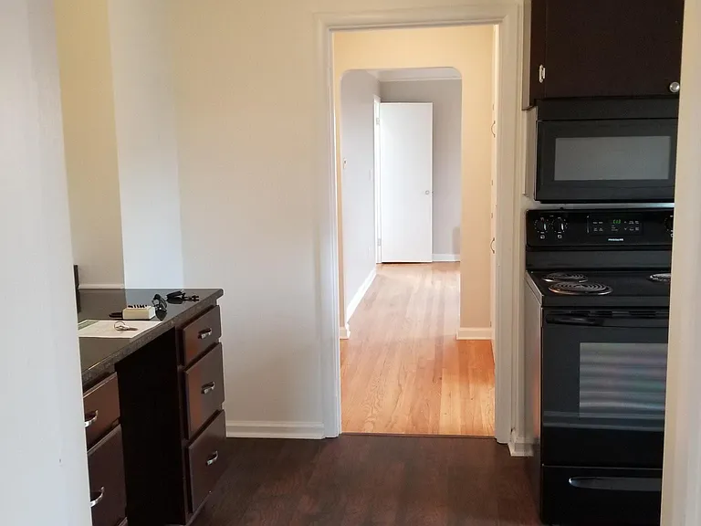 324 E 3rd St #3 — Photo 18
