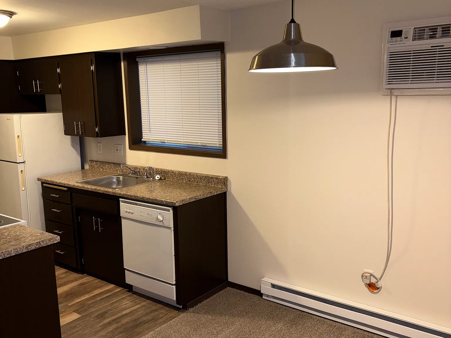 2 bed, 970 sqft, $1,600 — Photo 3