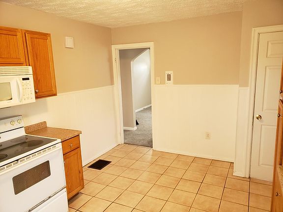 4th image of 8340 Marley St