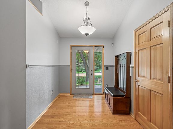 5th image of 1039 160th Ln NE