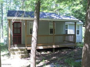 206 N Chestnut Ln, Greentown, PA 18426