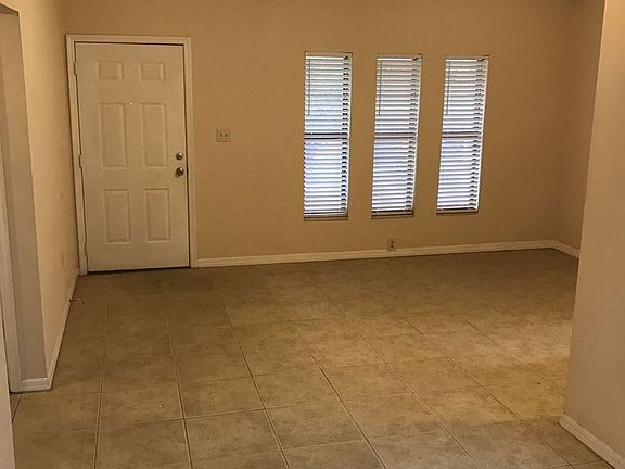 4th image of 32720 Blossom Ln