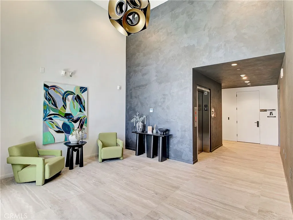 3 bed, 3.5 bath, 2310 sqft, $11,000 — Photo 3