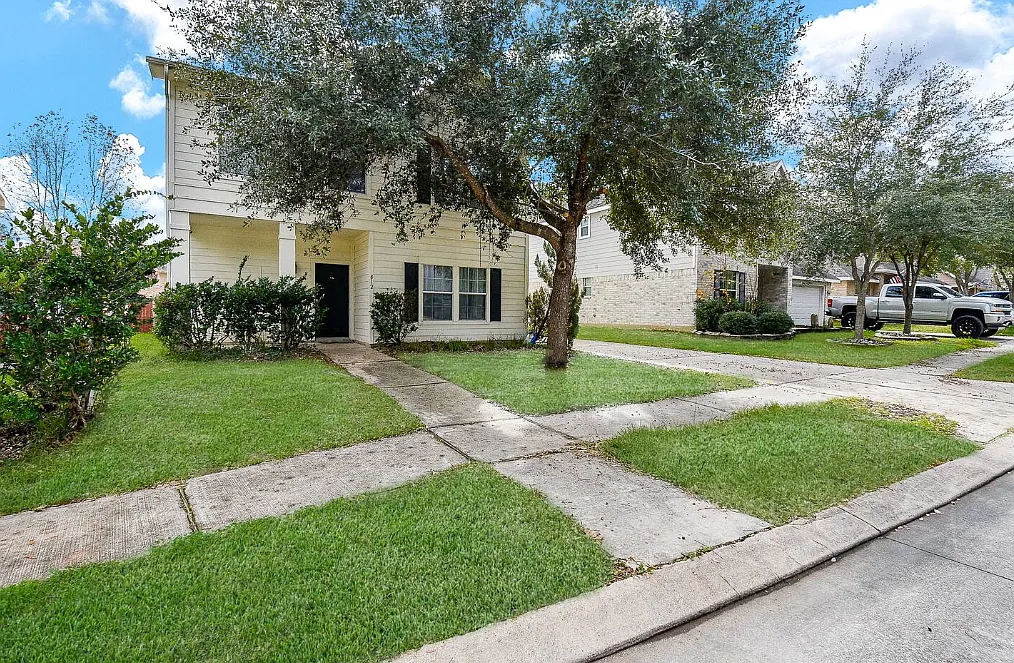 7 bed, 2218 sqft, $9,900 — Photo 1