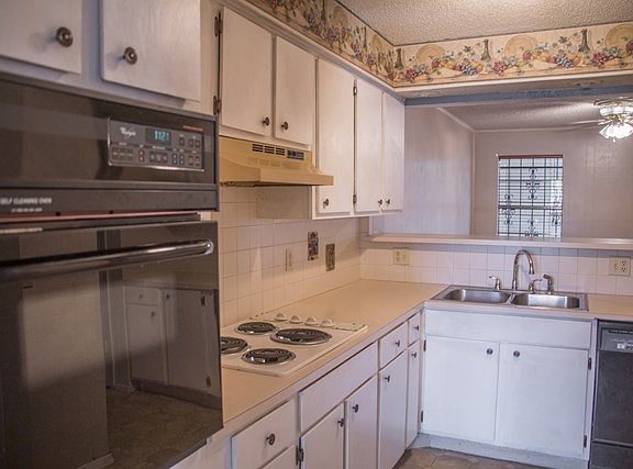 3rd image of 3518 Oakwood Dr
