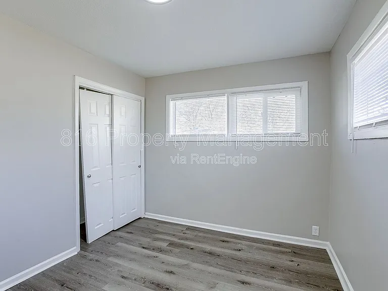 11201 Crystal Ave — Photo 15