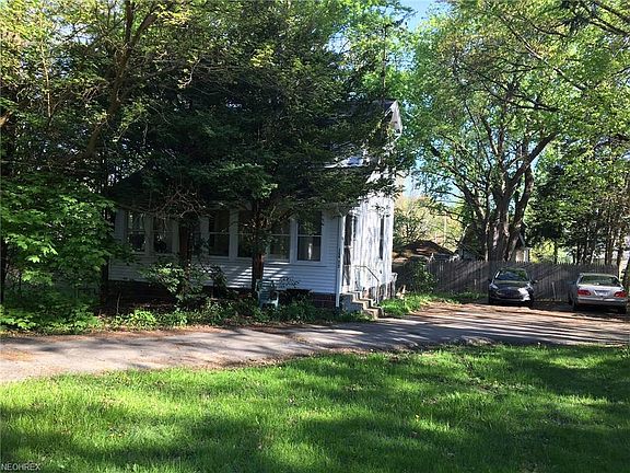 2nd image of 154 1/2 Hollywood Ave