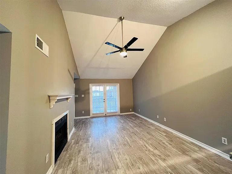 2121 El Paseo St #2204 — Photo 4