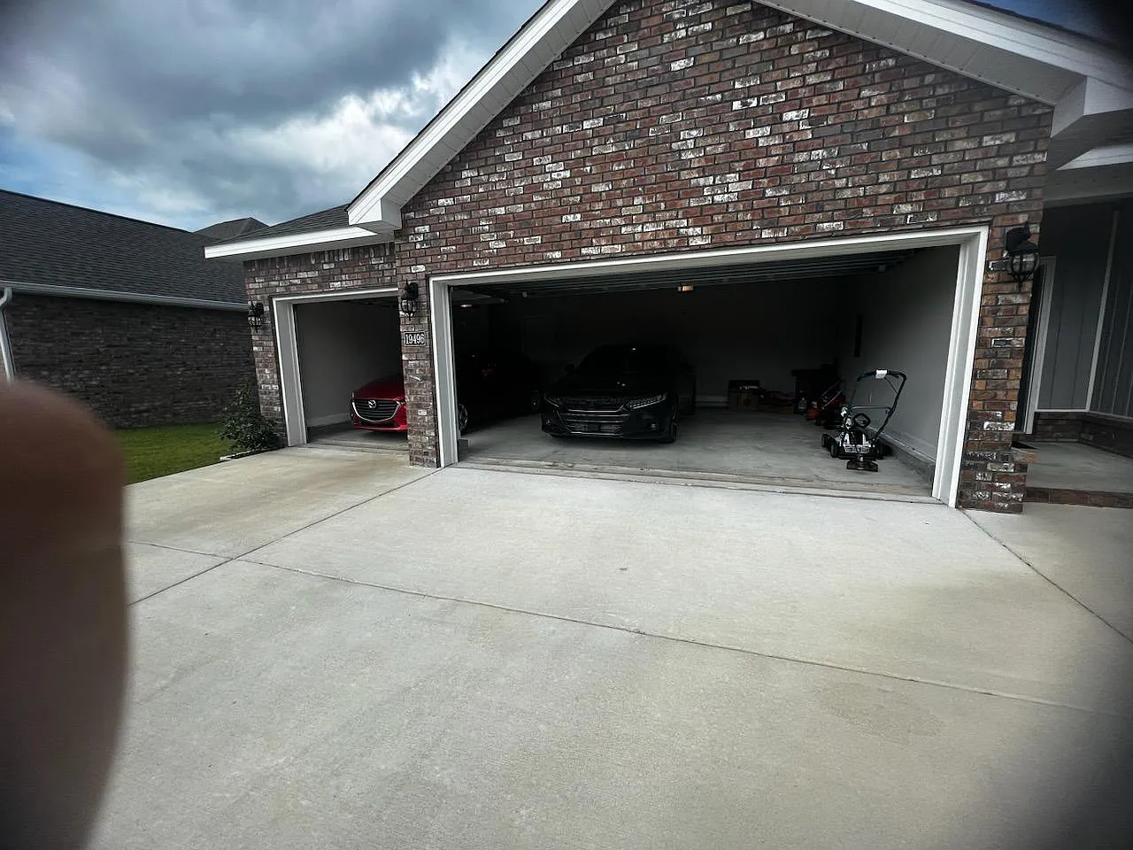4 bed, 2304 sqft, $2,400 — Photo 3
