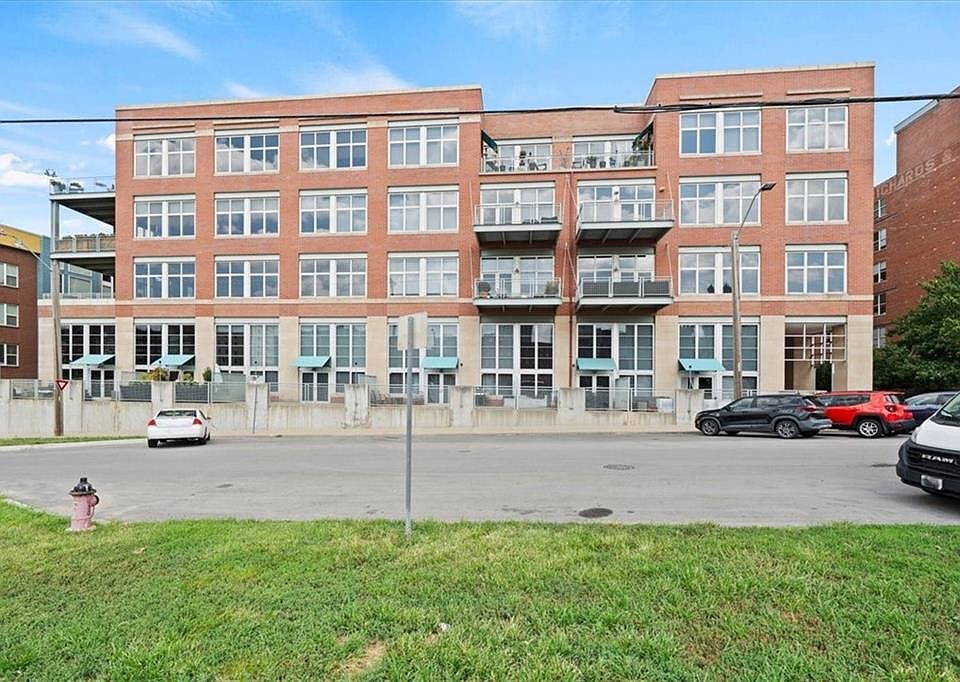 1st image of 210 W 5th St APT 101