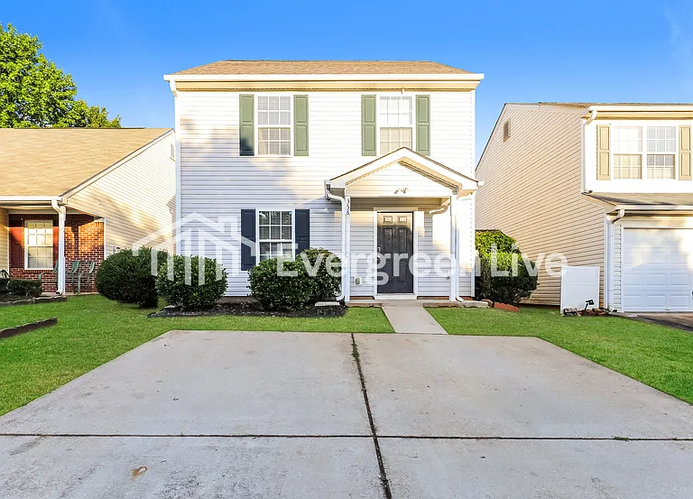 358 Coral Cir — Photo 1