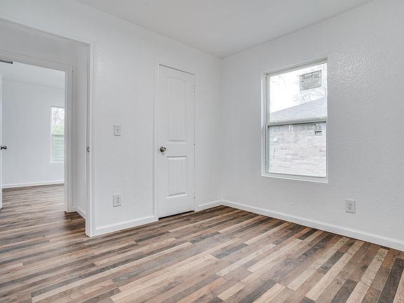 5th image of 3814 Waldron Ave
