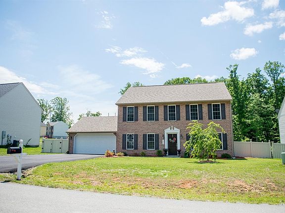3rd image of 1212 Forest Edge Dr