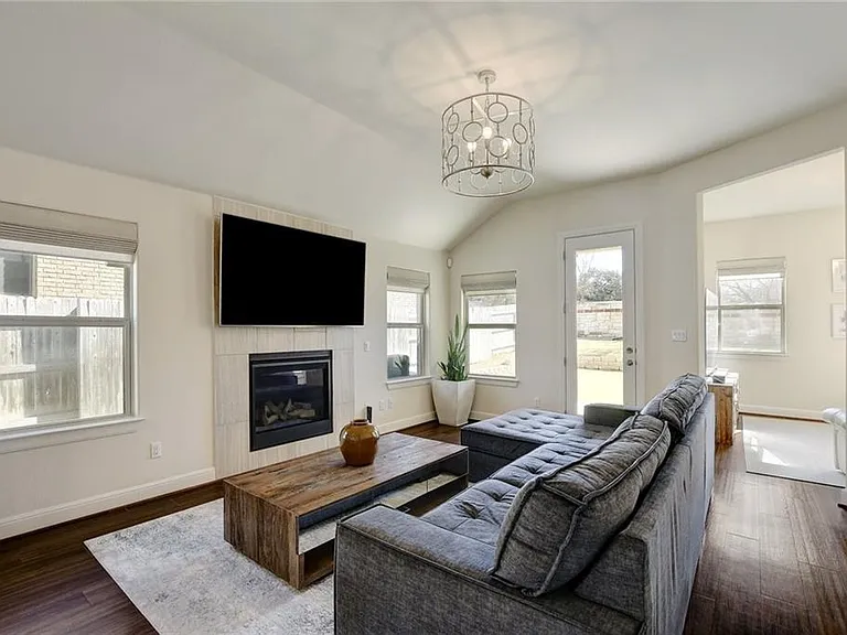 209 Wynnpage Dr — Photo 3