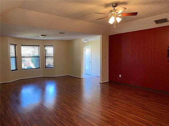 5th image of 4650 Royal Crest Dr