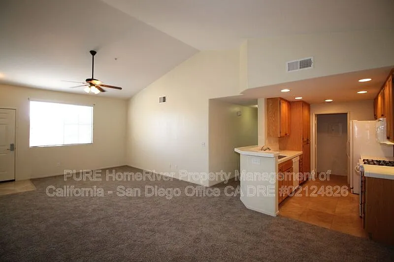 3 bed, 2.0 bath, 1315 sqft, $3,150 — Photo 4