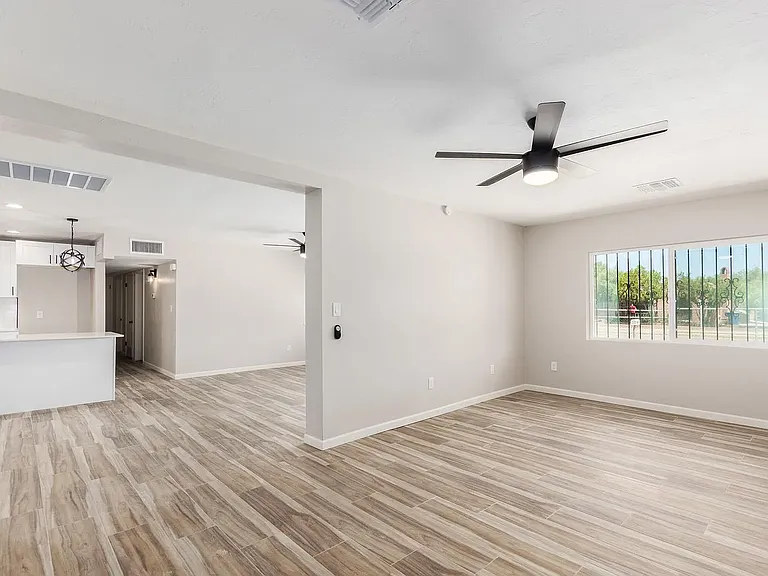 2222 E Blacklidge Dr — Photo 13