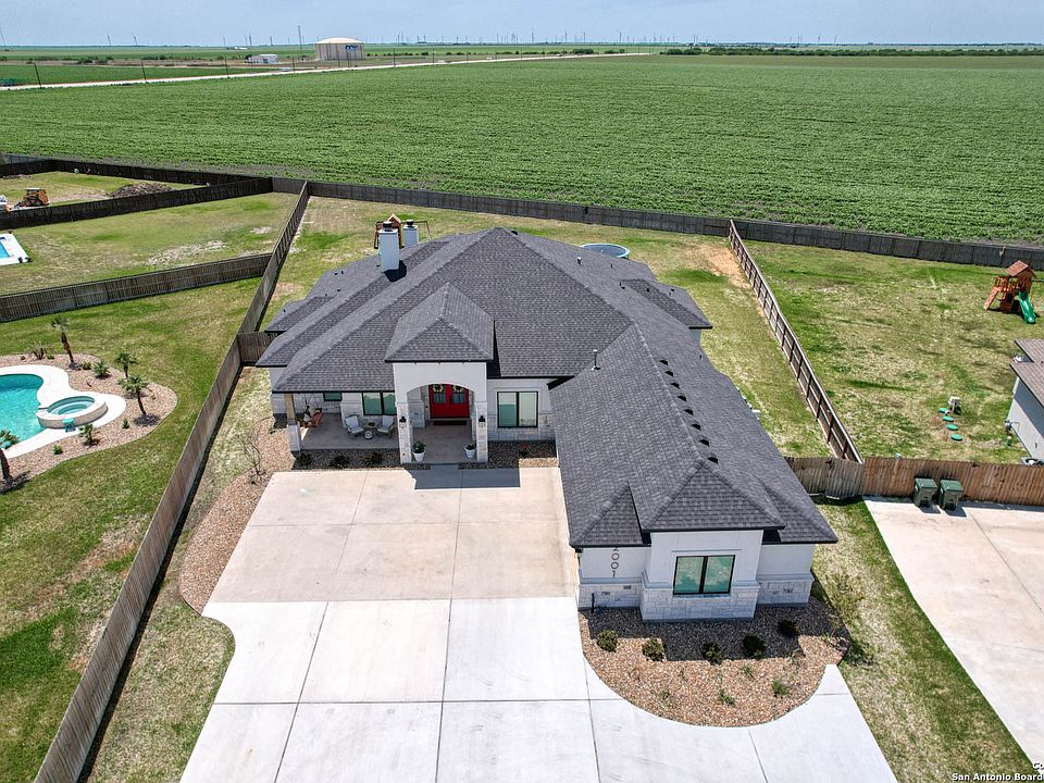 1st image of 2001 magnolia falls