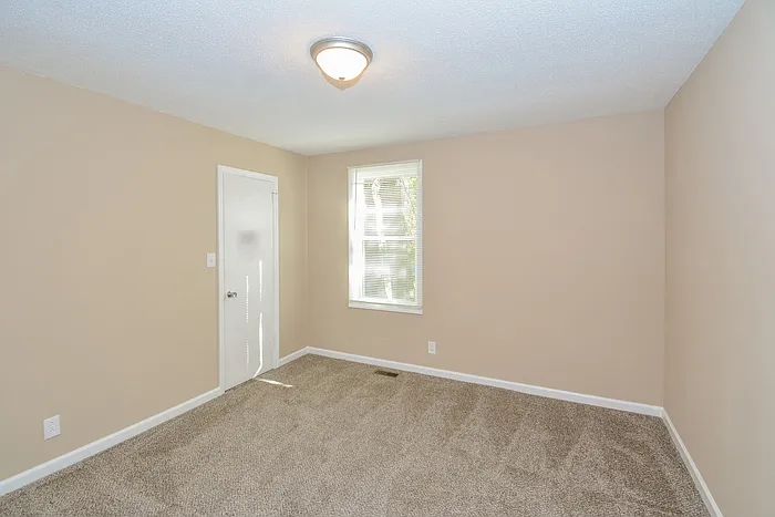 346 Woodale Dr — Photo 8
