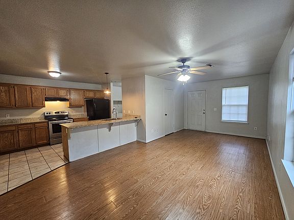 5th image of 754 S Erika Ave